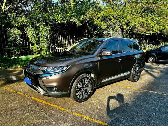 MITSUBISHI OUTLANDER 3.0 MIVEC V6 GASOLINA HPE-S AWD AUTOMÁTICO